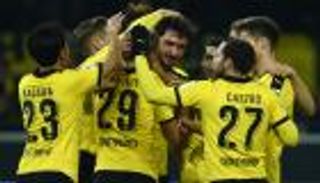 دورتموند يواصل ملاحقة البايرن برباعية في مرمى آينتراخت