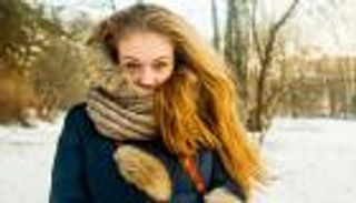 8 نصائح سحرية لشعر صحي يقاوم الشتاء