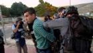 إسرائيل تعتقل 15 فلسطينياً بالضفة وتستهدف صيادي غزة