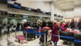 250 سوريًّا عالقون في مطار بيروت يتهمون شركة طيران بالاحتيال