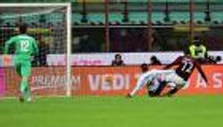 ميلان يكسر رقم فيورنتينا المميز بالدوري الإيطالي