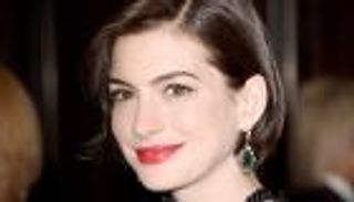 آن هاثاوي تنتظر مولودها الأول