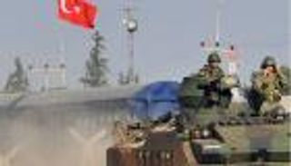 تركيا "تتابع عن كثب" الأنشطة العسكرية الروسية على حدود سوريا