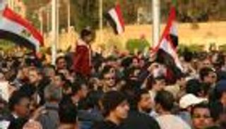 المصريون يفوتون الفرصة على الإرهاب بذكرى الثورة