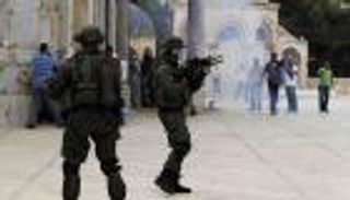 عشرات المستوطنين يقتحمون الأقصى وتوغل إسرائيلي بغزة