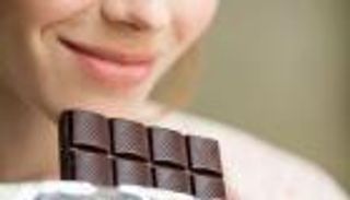 عزيزتي الحامل.. الشوكولاتة تعزز نمو الجنين وتفيد المشيمة