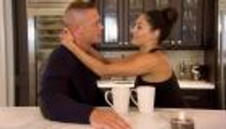 WWE تترقب الإعلان عن زفاف جون سينا ونيكى بيلا