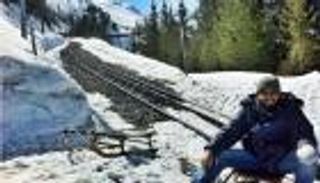 بالصور .. رحالة سعودي في القطب الشمالي لرفع الأذان