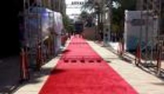 سجادة دبي الحمراء تتأهب لاستقبال نجوم العالم 