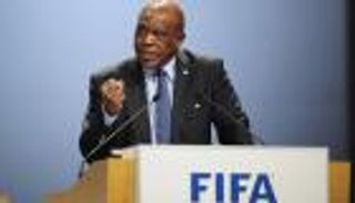 قلق جنوب إفريقي من "سرية" حملة سيكسويل لرئاسة الفيفا