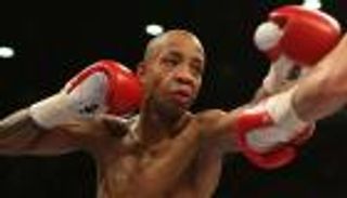 ملاكم إنجليزي يتعرض للطعن في لندن