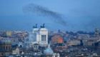 فيديو .. فضلات الطيور تغلق شوارع روما الإيطالية