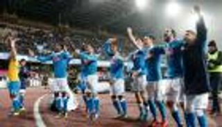 إنسيني يقود نابولي لإشعال المنافسة على صدارة الكالتشيو