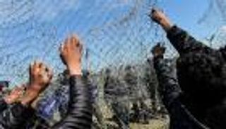 إصابة نحو 300 مهاجر في تظاهرات بمخيمات اليونان