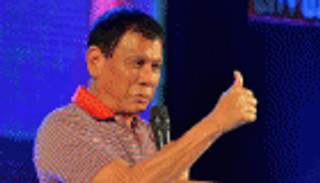 رئيس الفلبين يعتذر عن قطع رأس رهينة كندي