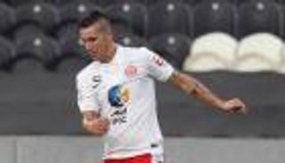 رئيس الأهلي السعودي ونائبه في الإمارات للتعاقد مع نيفيز