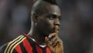 بالوتيلي قد يدعم ميلان ضد كاربي