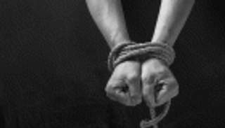 إنفوجراف.. كيف تكافح الإمارات الاتجار بالبشر؟