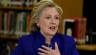 بالمخالفة لترامب: كلينتون تقترح إنشاء وزارة لشؤون المهاجرين