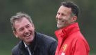 قائد يونايتد السابق: جيجز خيار مثالي لخلافة فان جال