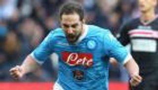 نابولي يقاطع قناة تلفزيونية بسبب هيجواين