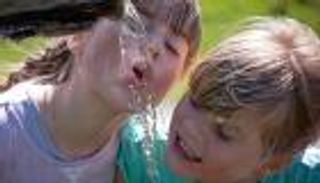 7 نصائح عليك مراعاتها عند شرب الماء