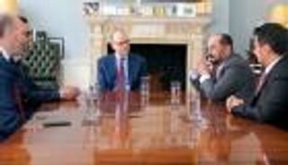 حاكم الشارقة يزور دار بلومزبيري للنشر في لندن