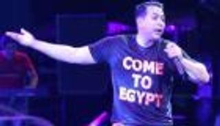 بالصور.. حكيم يدعم السياحة المصرية بدعوة عامة لجماهير نيويورك
