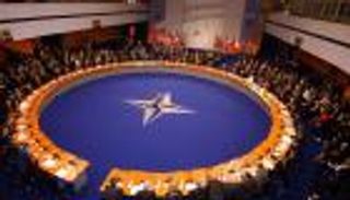 حلف الأطلسي وروسيا .. حوار على وقع التوتر