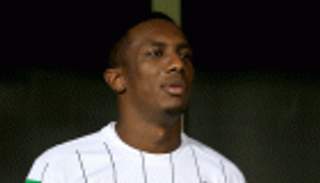 أفضل لاعب في آسيا يهاجم لجنة جوائز الدوري الإماراتي