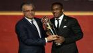 الإماراتي أحمد خليل يتوج بجائزة أفضل لاعب آسيوي