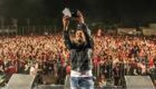 حماقي يحتفل بـ 60 مليون مشاهد لألبومه الجديد