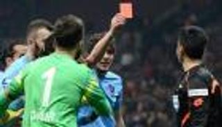 بالفيديو.. لاعب يطرد حكمًا بالدوري التركي