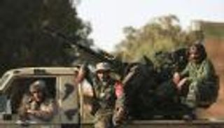 الجيش الليبي يتقدم في بنغازي .. وفشل التصويت على الحكومة