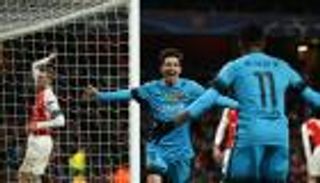 بالفيديو .. ميسي يُنهي عقدة تشيك