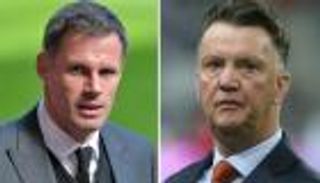 كاراجر يسخر من فان جال عبر قرعة الدوري الأوروبي