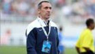 بالفيديو.. إصابة مدرب الهلال في نهائي كأس ولي العهد