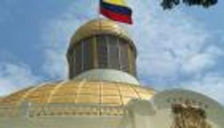 العفو عن السجناء يشعل معركةسياسية بين برلمان فنزويلا ورئيسها