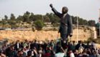 تمثال "مانديلا" في رام الله بعد أسره 30 يوما.. تعرف على القصة