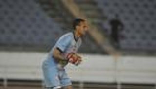 بالفيديو – حارس المغرب الفاسي ينجو من الموت بعد ابتلاع لسانه