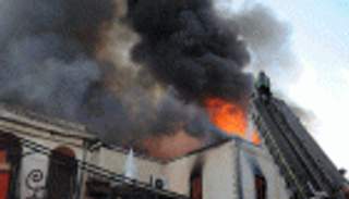 حريق ضخم يلتهم سوقًا أثريًّا في دمشق