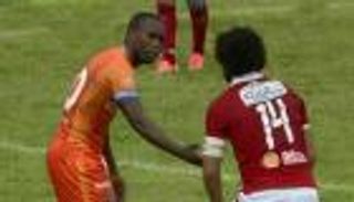 بالفيديو.. لقطة غير أخلاقية لقائد الأهلي المصري تُشعل تويتر