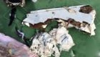 باريس: نبحث كل الاحتمالات في حادث الطائرة المصرية ولا نرجّح أي فرضية