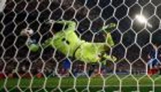 بالفيديو.. لوريس يحفظ نظافة شباك فرنسا بتصدى خرافي