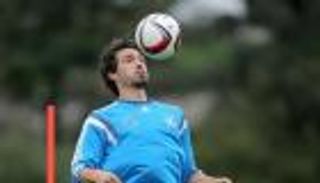 كلوب يسعى لضم مدافعه السابق إلى ليفربول