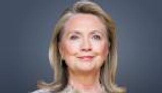 إنفوجراف.. هيلاري كلينتون.. هل تدخل أمريكا عهد النساء ؟