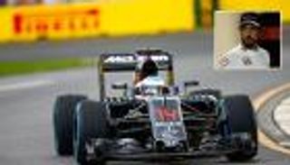 ألونسو سعيد ببداية مكلارين وقلق من فوز فيراري