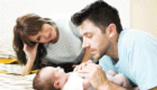 نصيحة للآباء والأمهات بعدم تقبيل الرضع في هذه الحالات