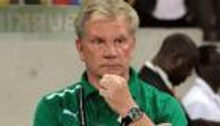 إيقاف مدرب منتخب الأردن بسبب شبهة جنائية