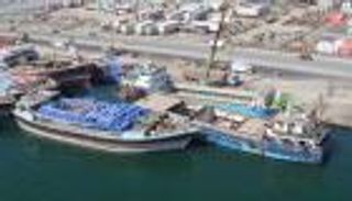 إحباط محاولة باخرة إيرانية تهريب أشخاص ومخدِّرات للإمارات